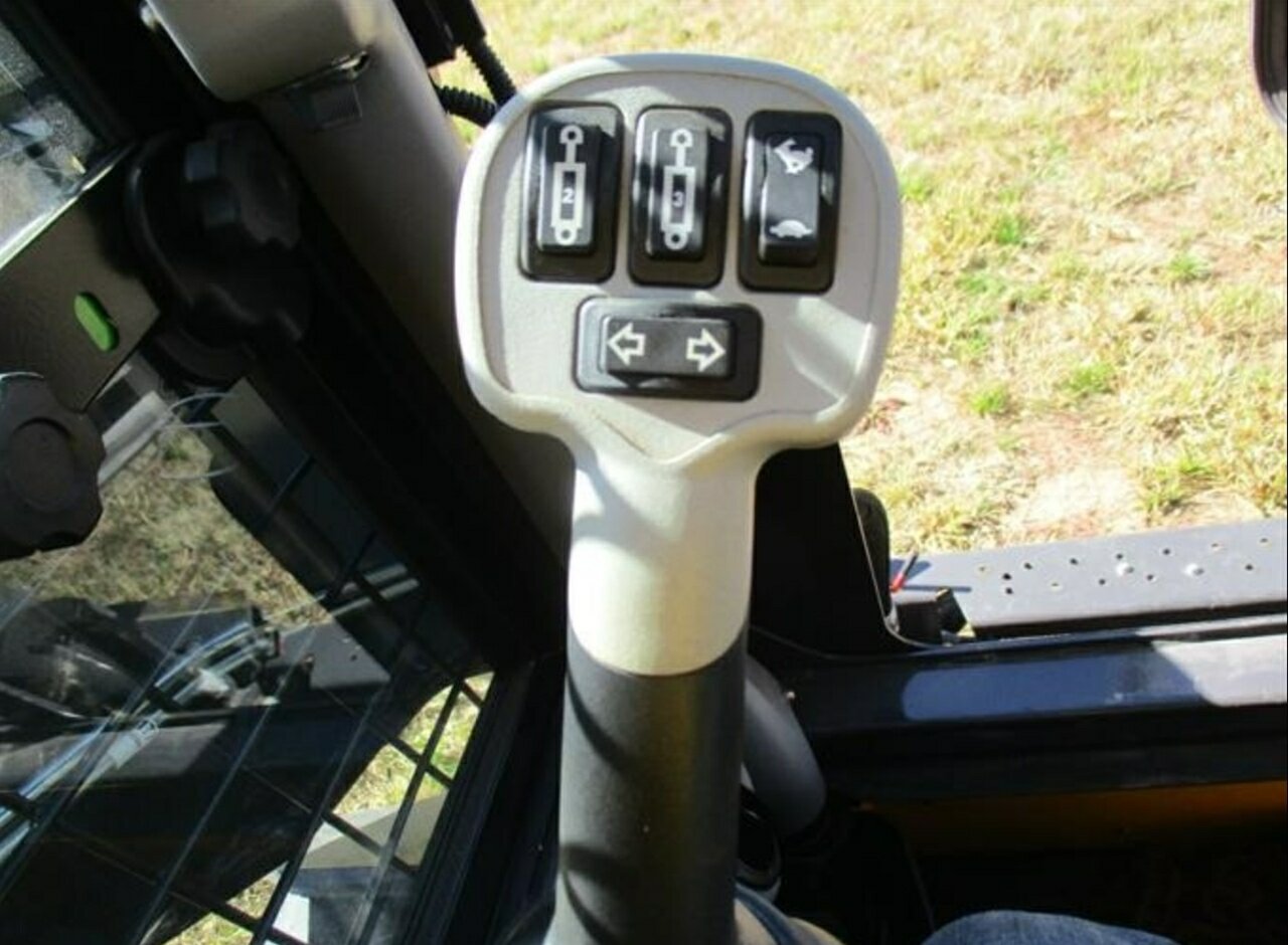 2017 NEW HOLLAND C238 LOADER (WHEELED)