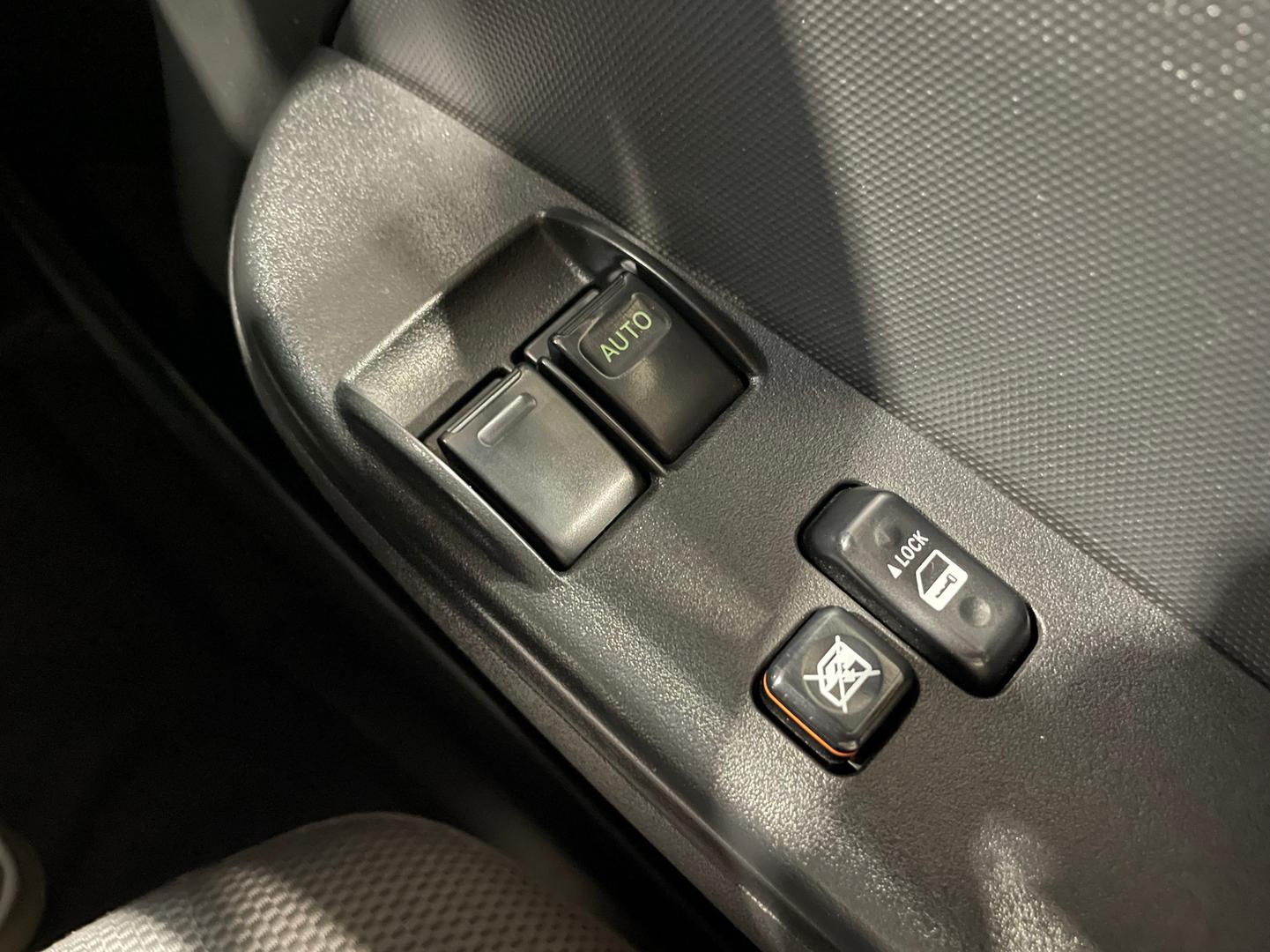 2006 TOYOTA HIACE LWB AUTO CAMPERVAN