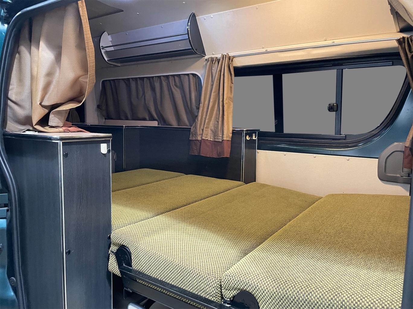 2006 TOYOTA HIACE LWB AUTO CAMPERVAN