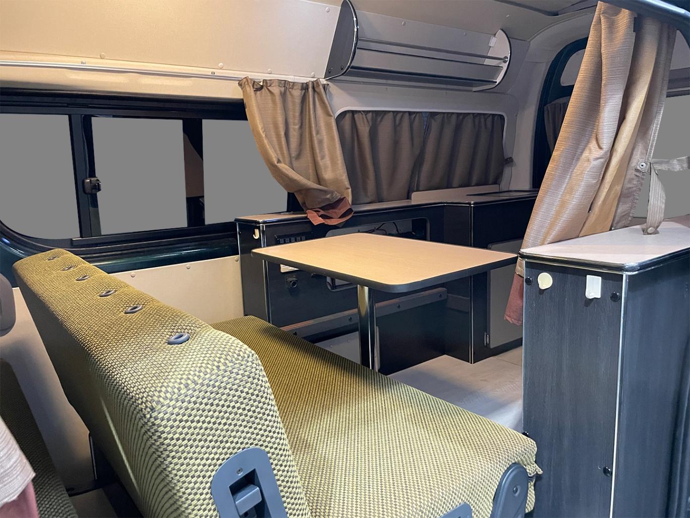2006 TOYOTA HIACE LWB AUTO CAMPERVAN