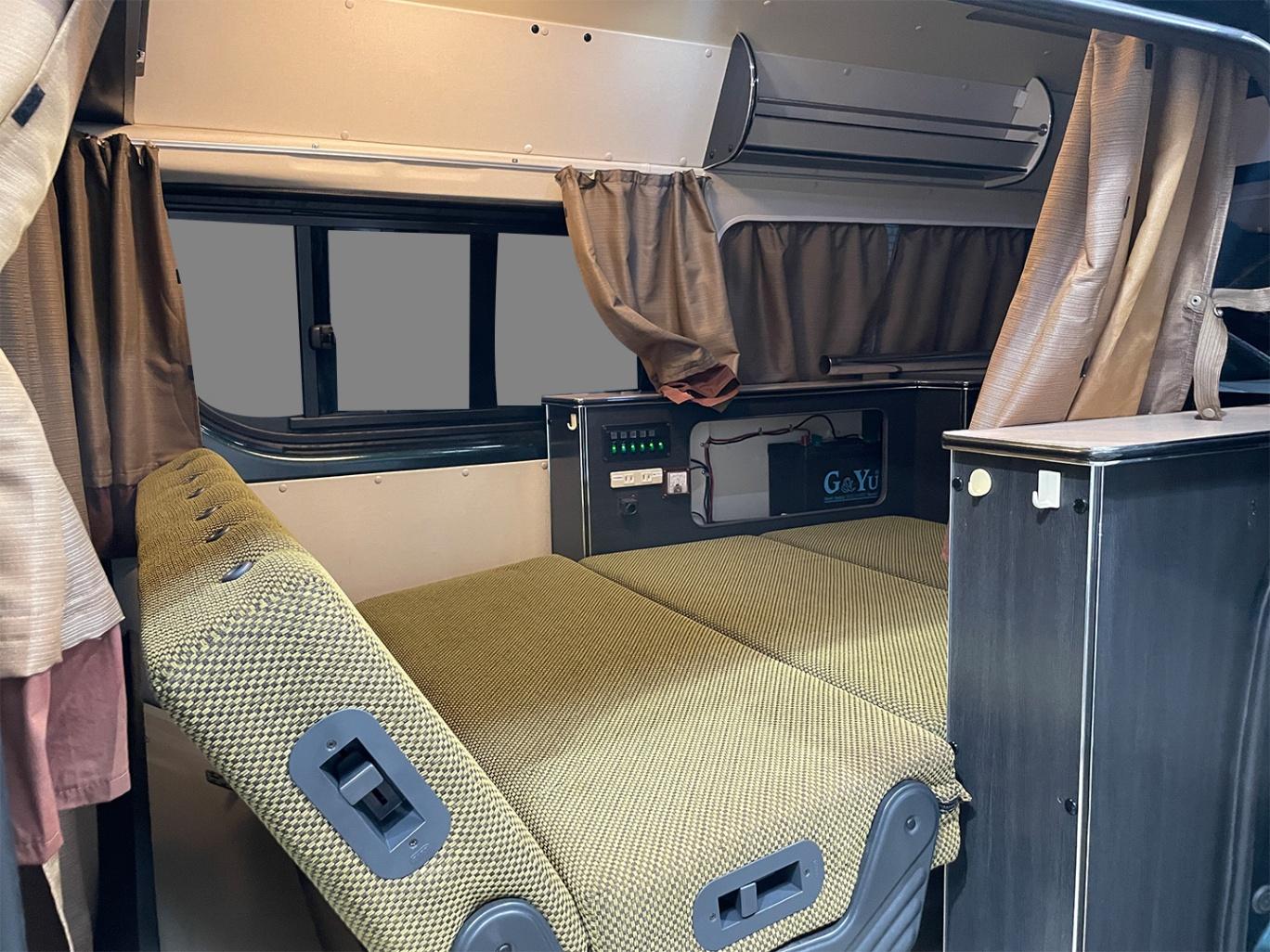 2006 TOYOTA HIACE LWB AUTO CAMPERVAN