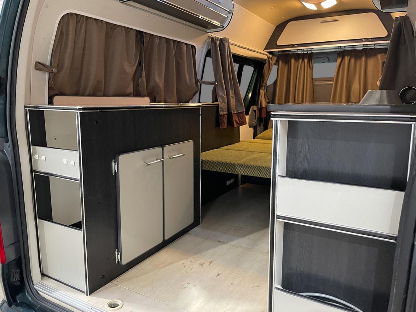 2006 TOYOTA HIACE LWB AUTO CAMPERVAN