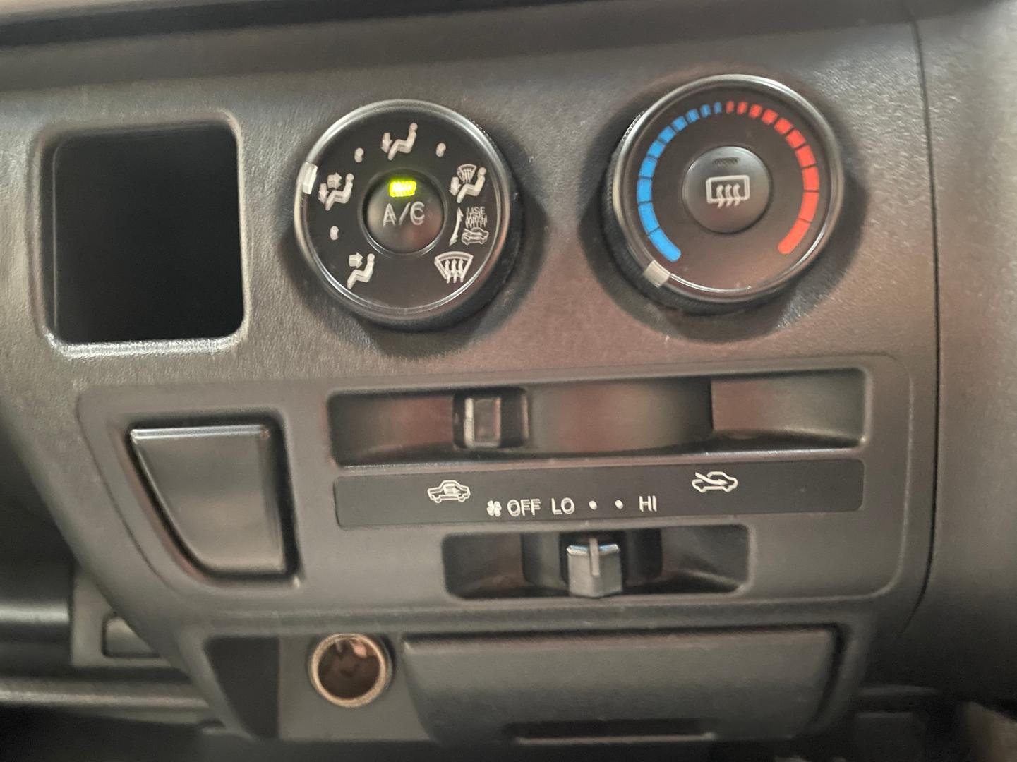 2006 TOYOTA HIACE LWB AUTO CAMPERVAN