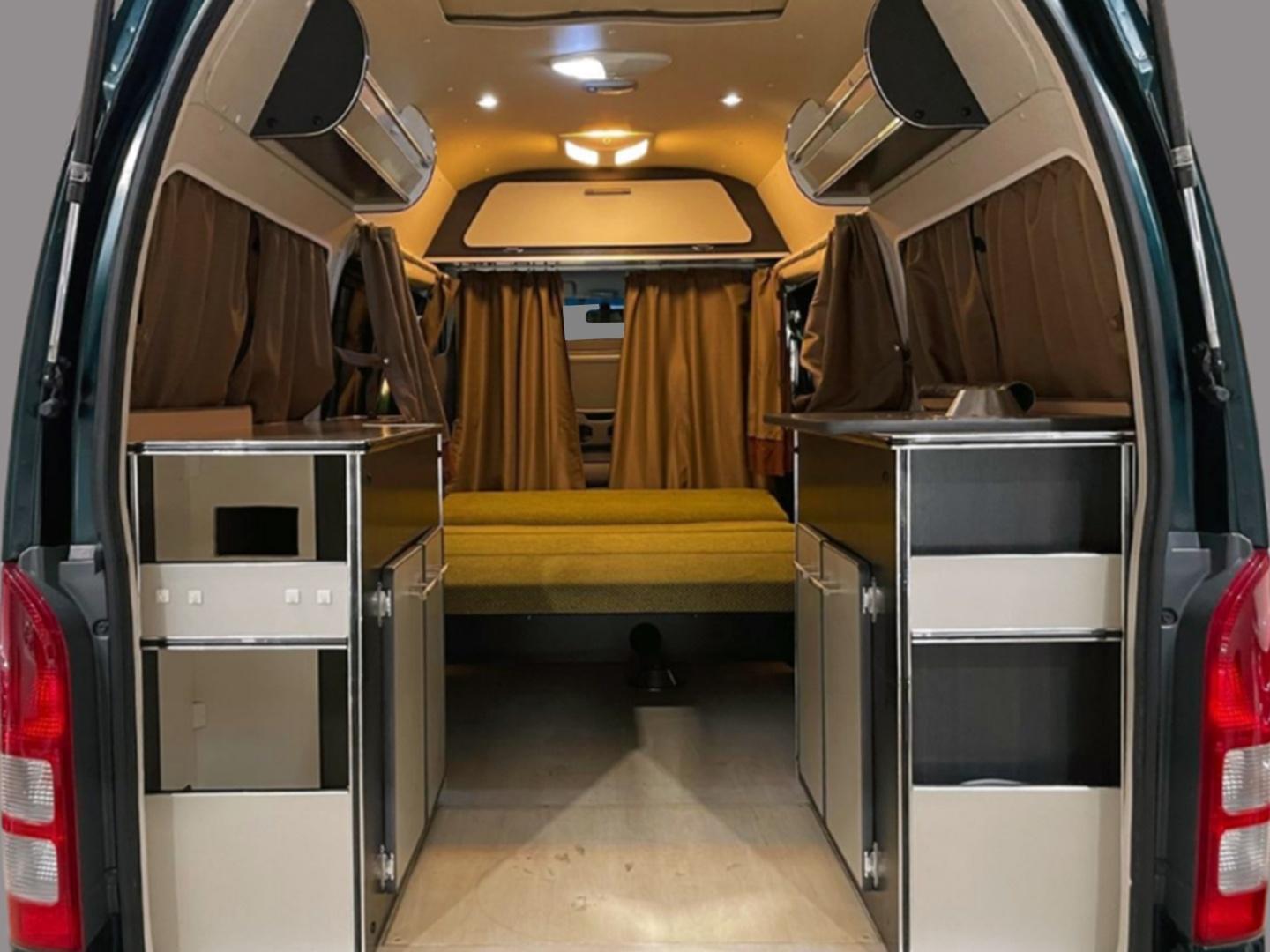 2006 TOYOTA HIACE LWB AUTO CAMPERVAN