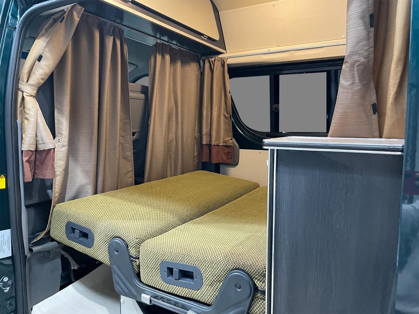 2006 TOYOTA HIACE LWB AUTO CAMPERVAN