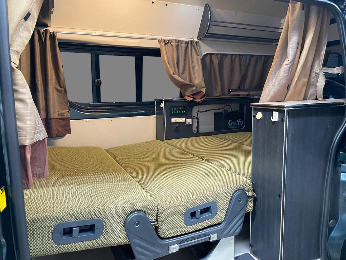 2006 TOYOTA HIACE LWB AUTO CAMPERVAN