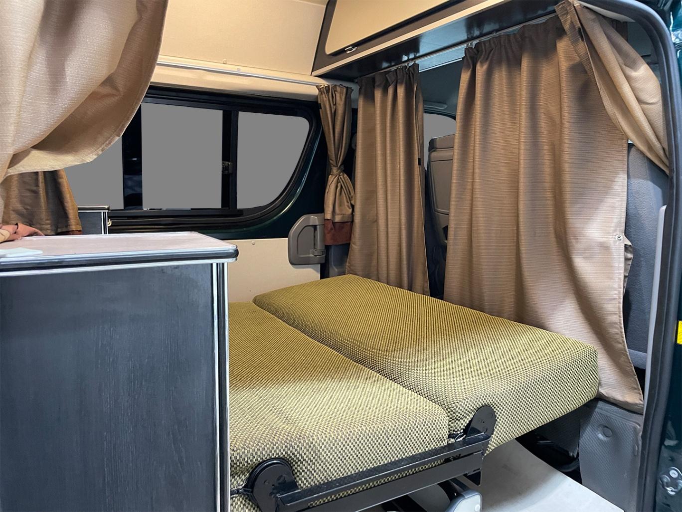 2006 TOYOTA HIACE LWB AUTO CAMPERVAN