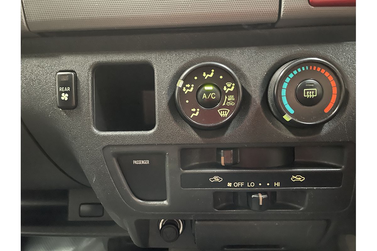 2011 TOYOTA HIACE GL AUTO 4WD VAN