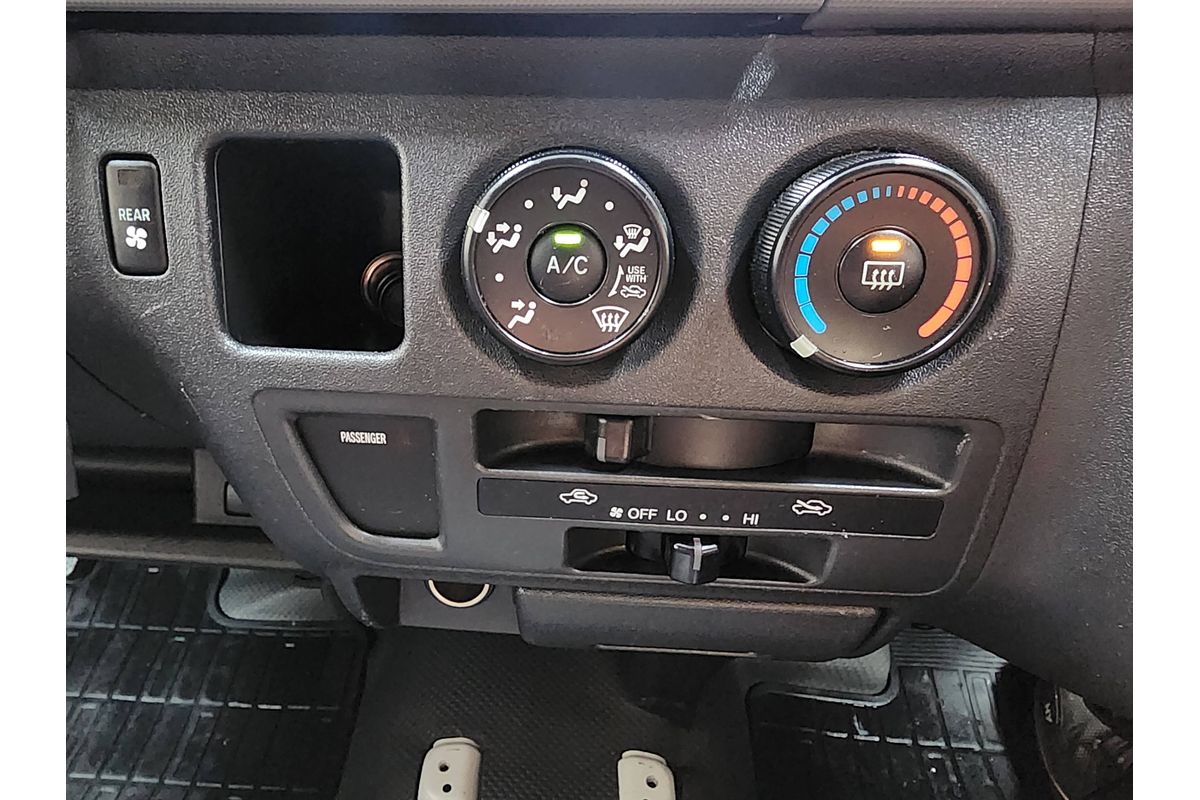 2013 TOYOTA HIACE DX LWB AUTO VAN