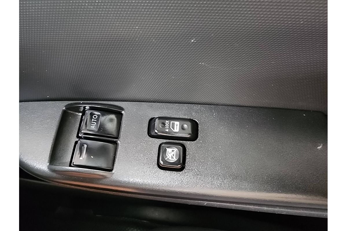 2013 TOYOTA HIACE DX LWB AUTO VAN