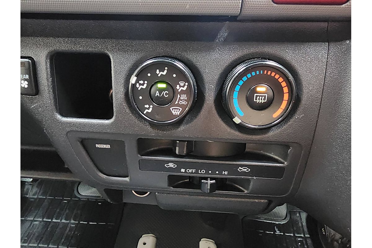 2013 TOYOTA HIACE DX LWB AUTO VAN