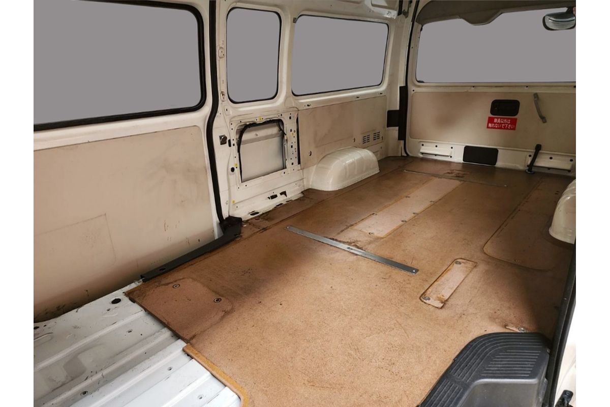 2013 TOYOTA HIACE DX LWB AUTO VAN
