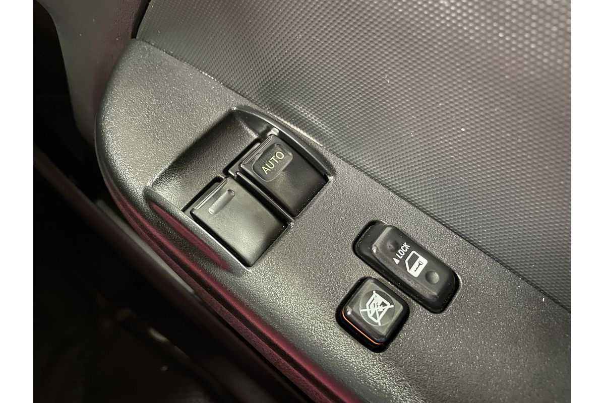 2013 TOYOTA HIACE DX LWB AUTO VAN