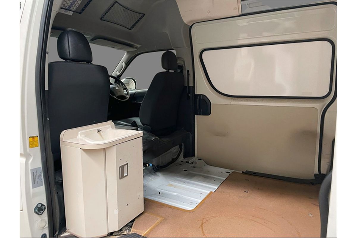2013 TOYOTA HIACE DX LWB AUTO VAN