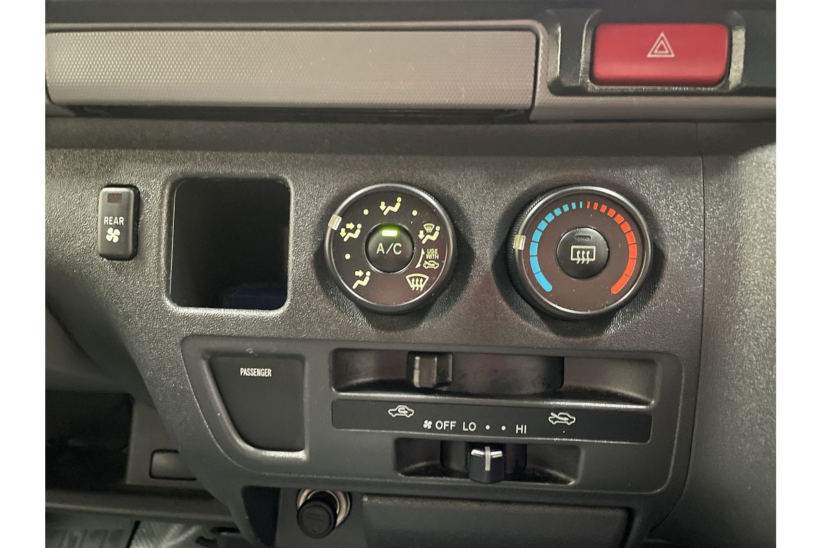 2013 TOYOTA HIACE DX LWB AUTO VAN