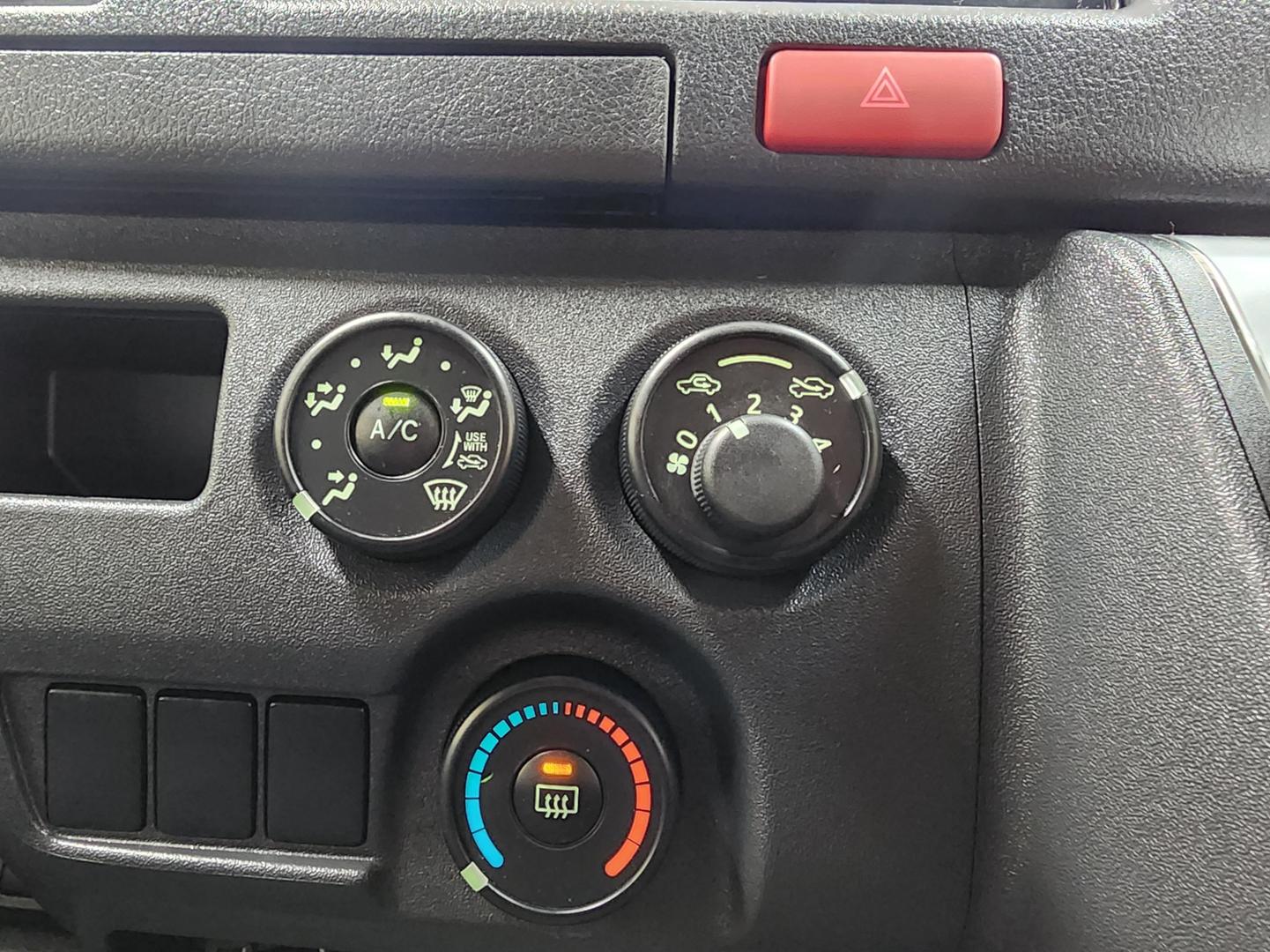 2023 TOYOTA HIACE LWB AUTO