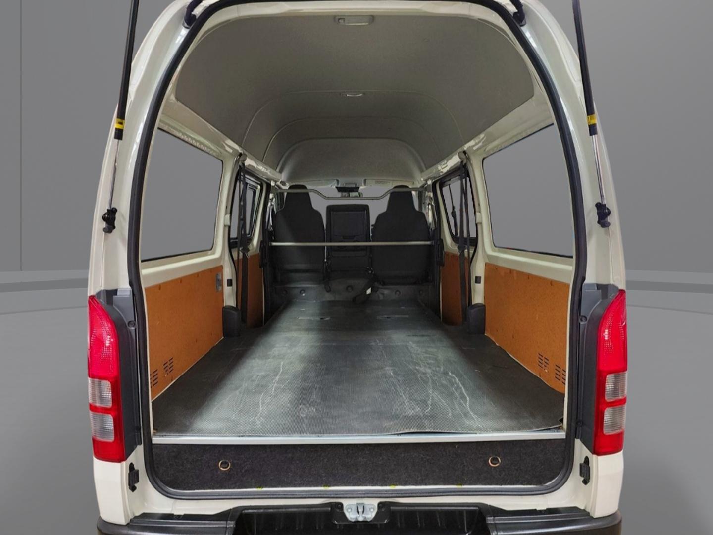 2023 TOYOTA HIACE LWB AUTO