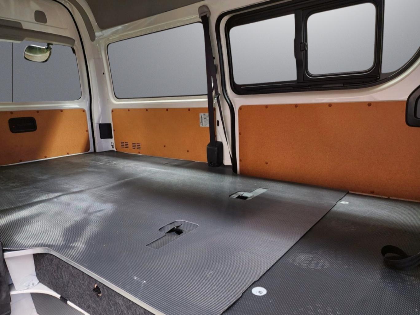 2023 TOYOTA HIACE LWB AUTO