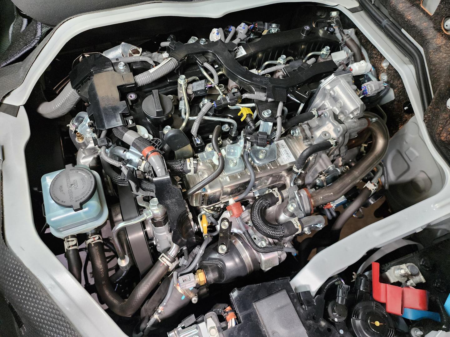 2023 TOYOTA HIACE LWB AUTO