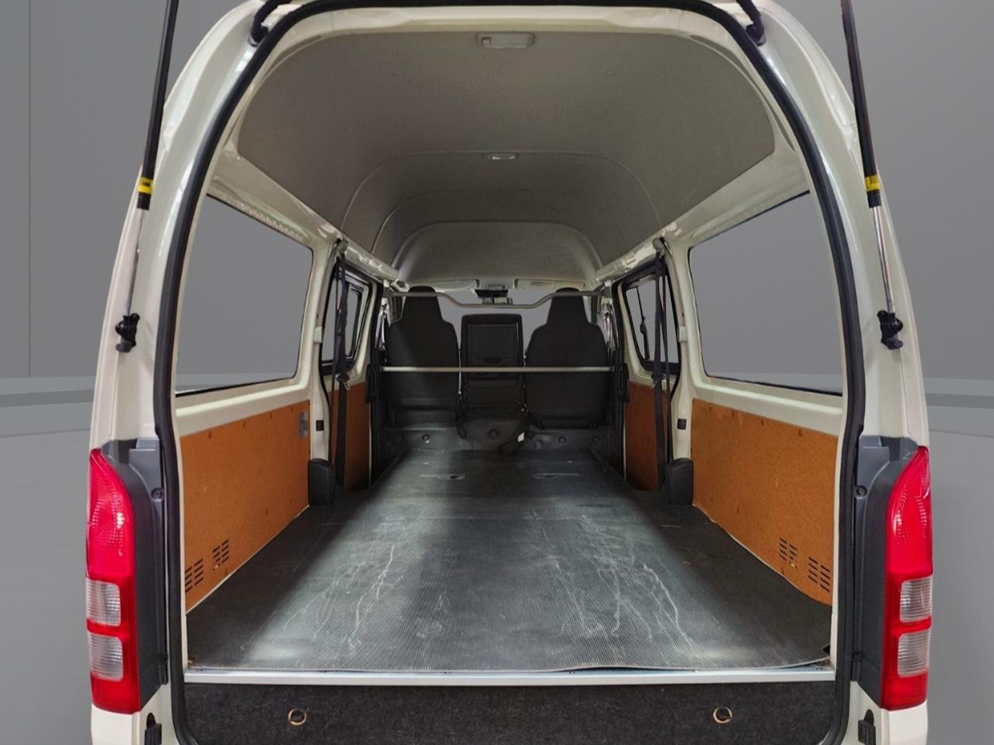 2023 TOYOTA HIACE LWB AUTO
