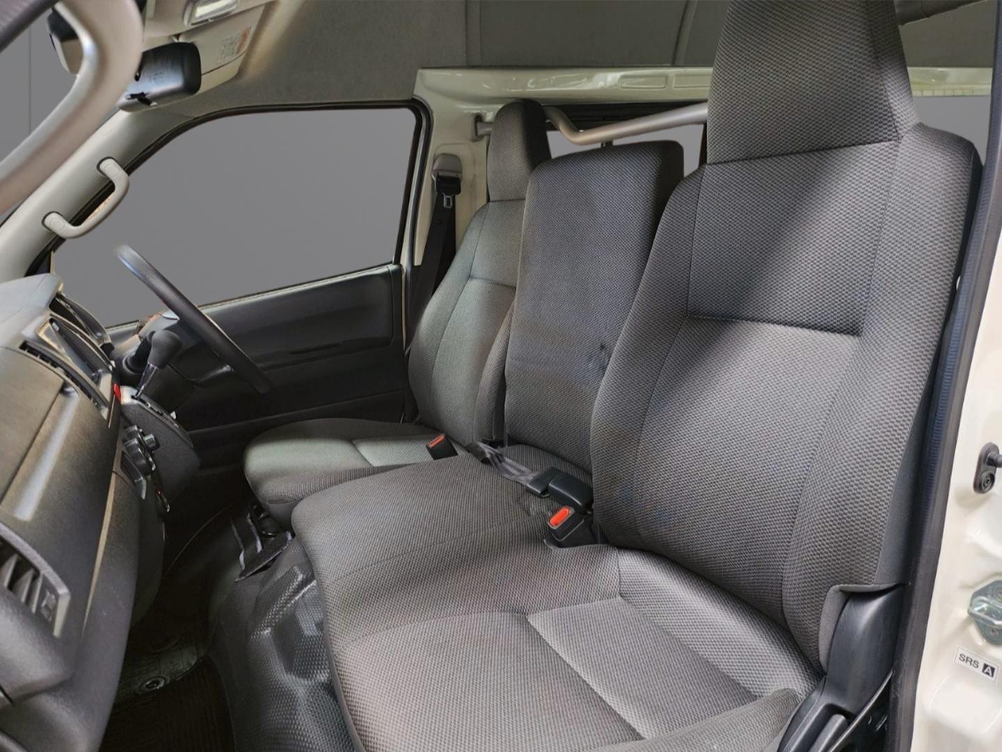 2023 TOYOTA HIACE LWB AUTO