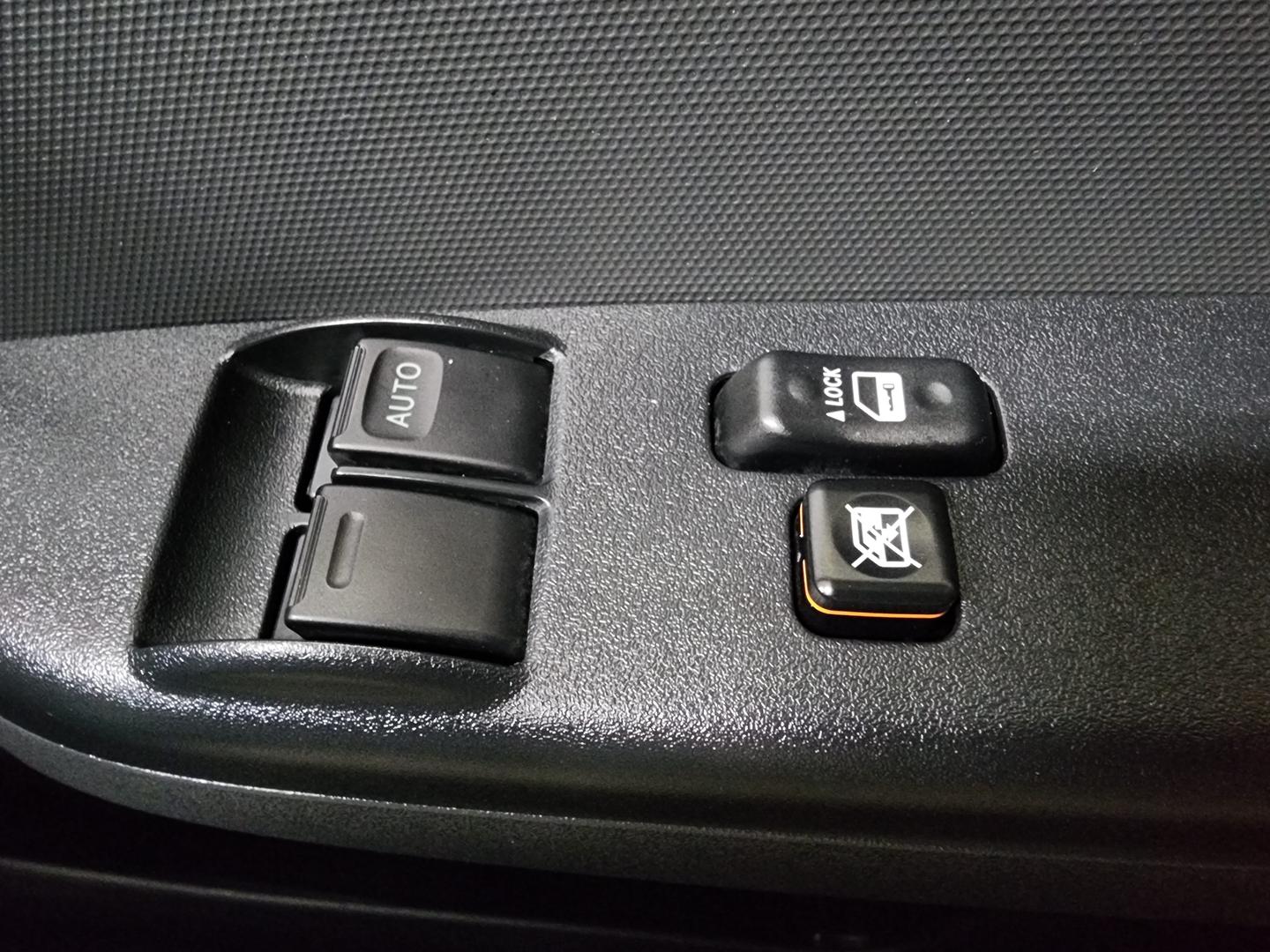 2023 TOYOTA HIACE LWB AUTO