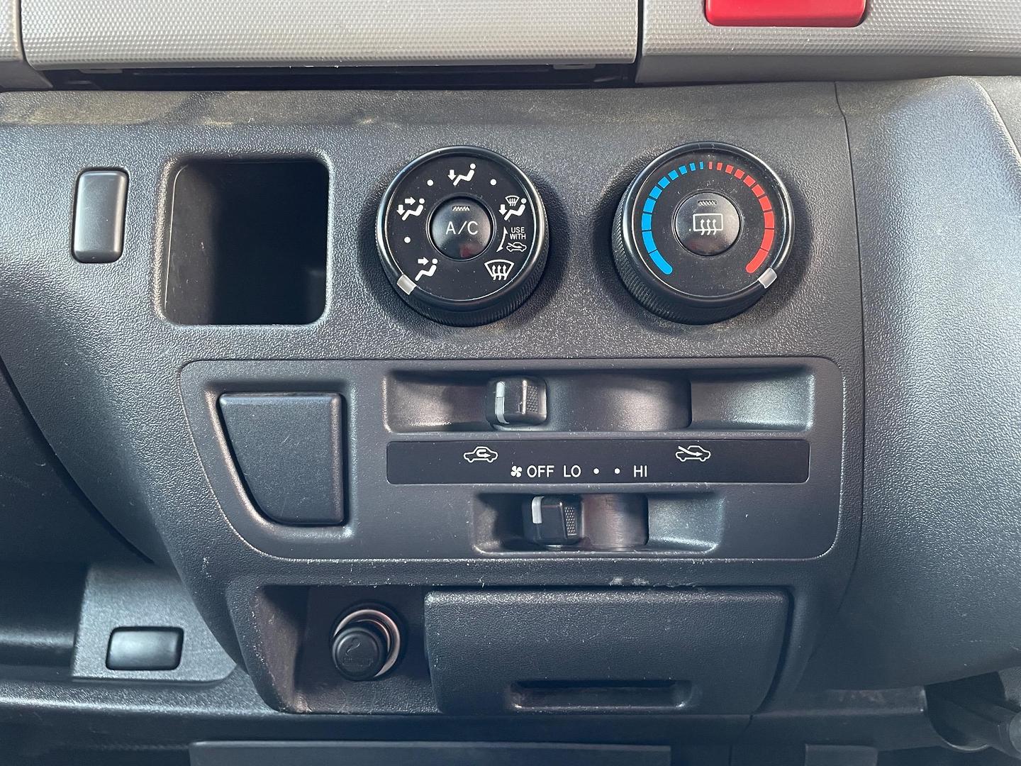 2013 TOYOTA HIACE DX AUTO LWB VAN