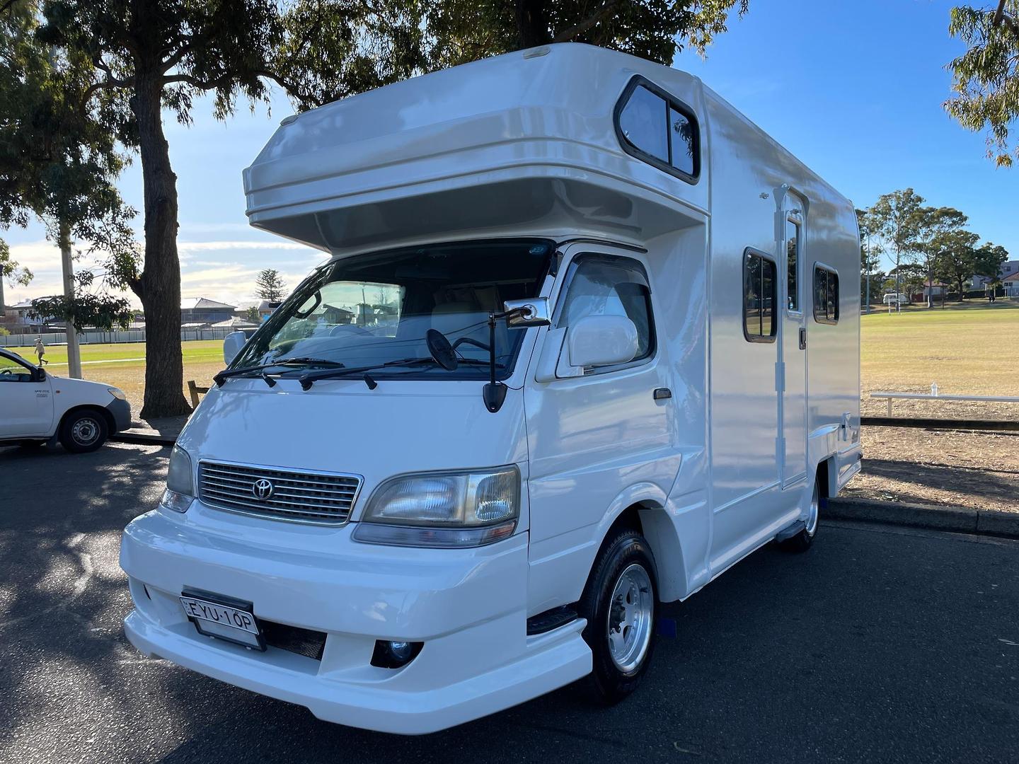 1999 TOYOTA HIACE SUPER CUSTOM AUTO 4X4 MOTORHOME