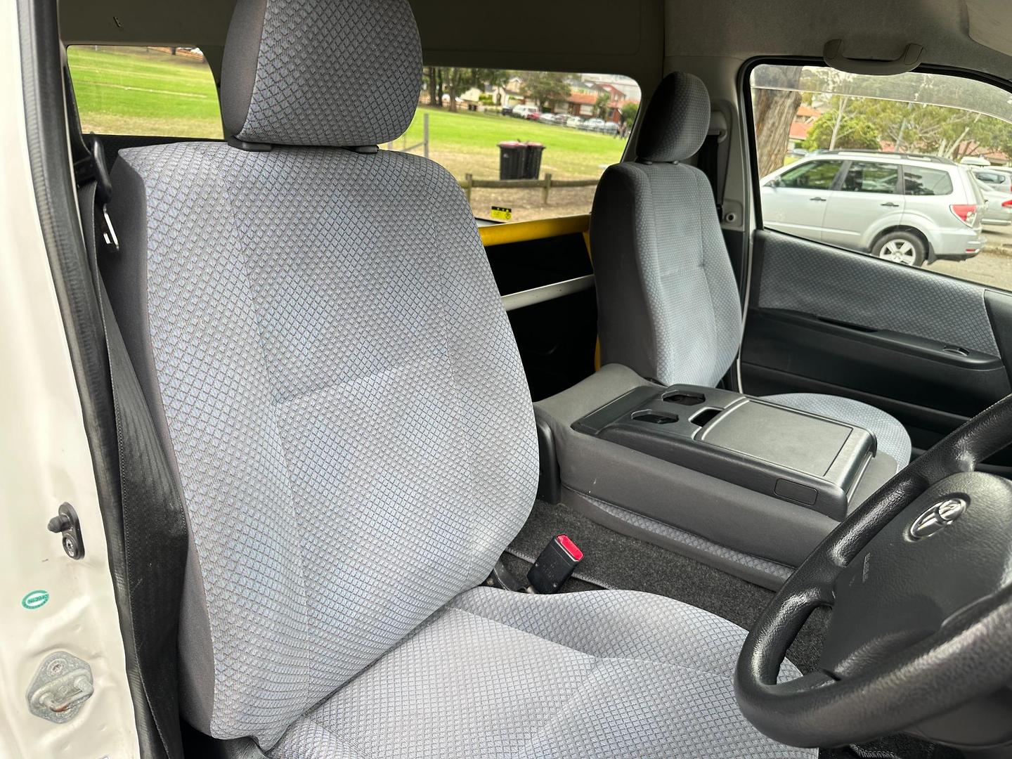 2011 TOYOTA HIACE COMMUTER GL GRAND CABIN SUPER LWB AUTO 4WD VAN