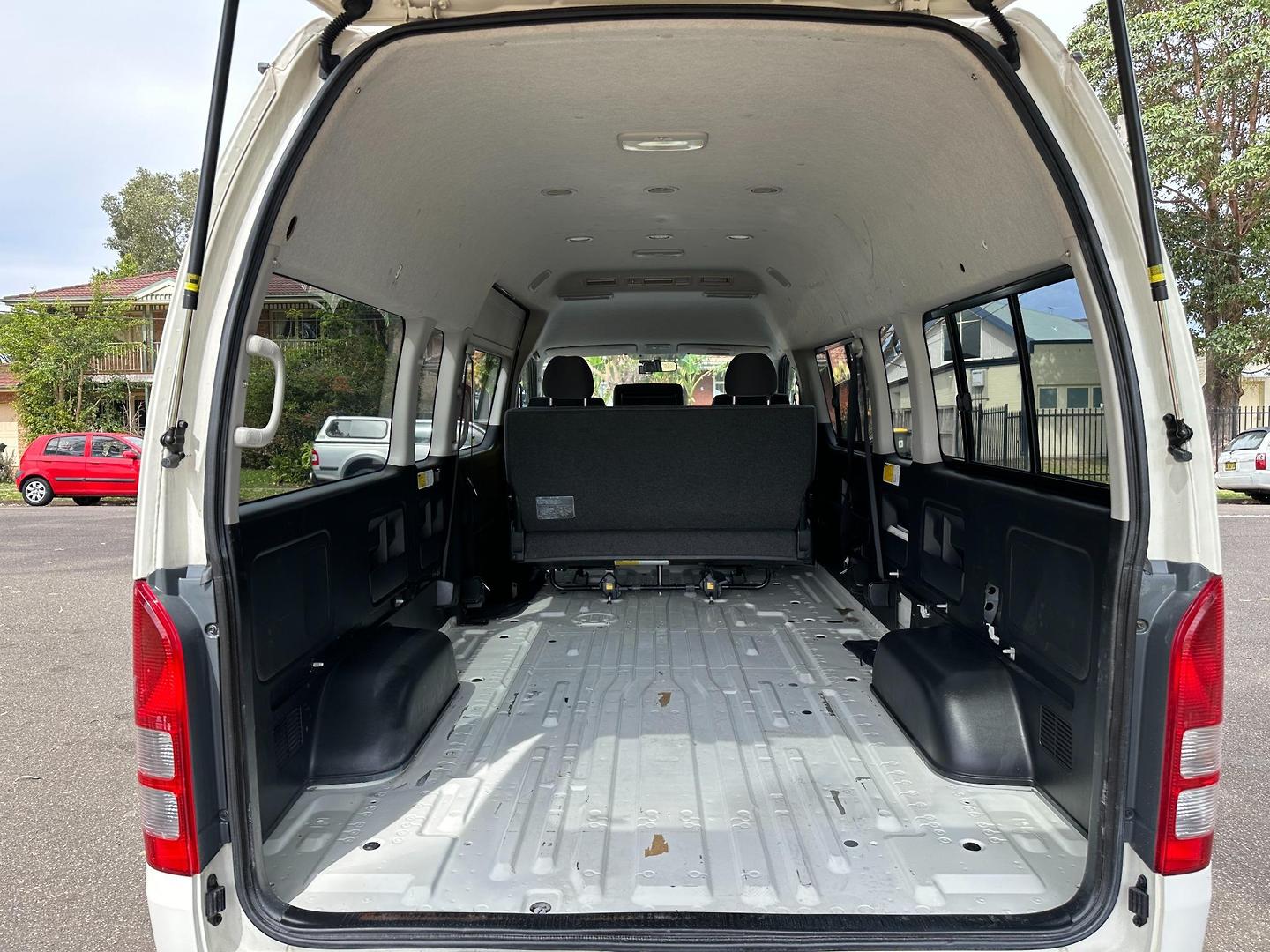 2011 TOYOTA HIACE COMMUTER GL GRAND CABIN SUPER LWB AUTO 4WD VAN