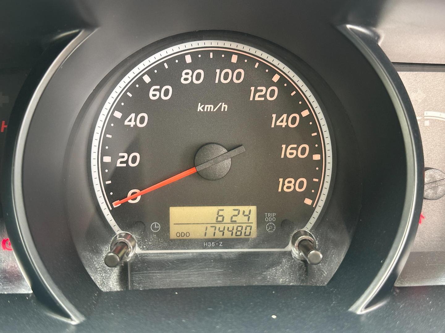 2011 TOYOTA HIACE COMMUTER GL GRAND CABIN SUPER LWB AUTO 4WD VAN