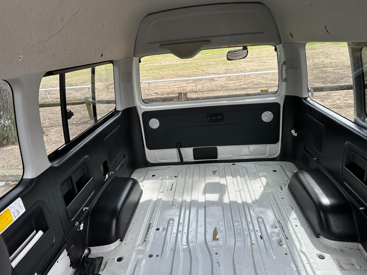 2011 TOYOTA HIACE COMMUTER GL GRAND CABIN SUPER LWB AUTO 4WD VAN