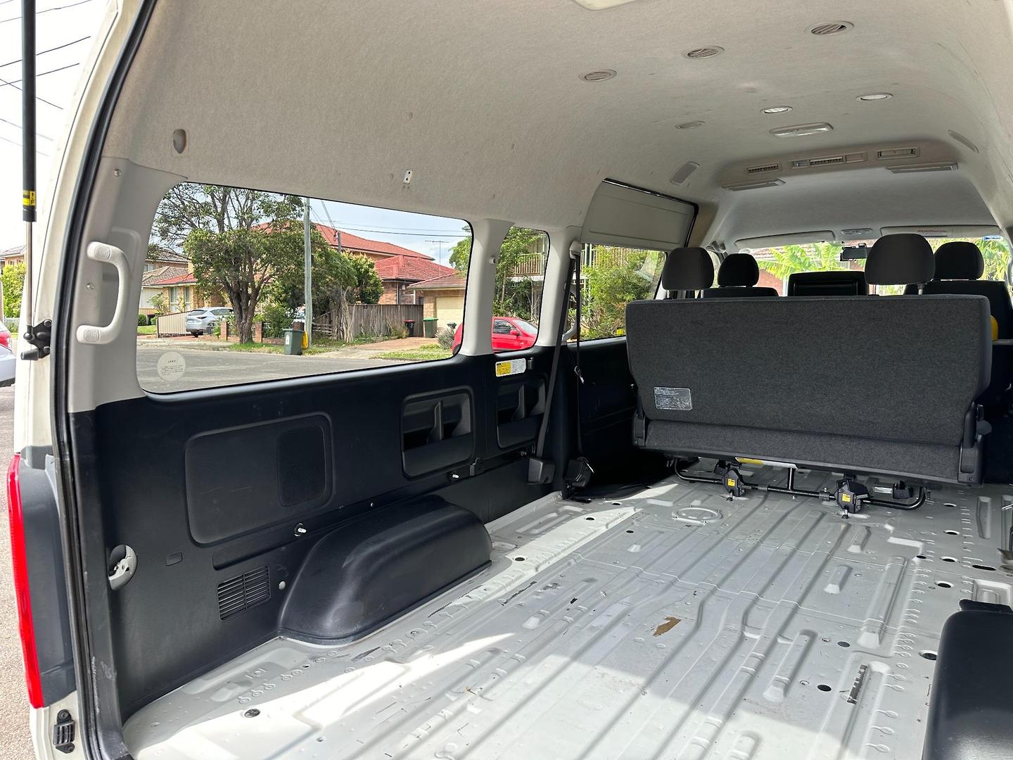 2011 TOYOTA HIACE COMMUTER GL GRAND CABIN SUPER LWB AUTO 4WD VAN
