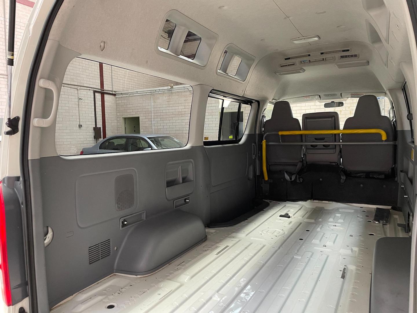 2009 TOYOTA HIACE DX LWB HIGH ROOF AUTO 4WD VAN