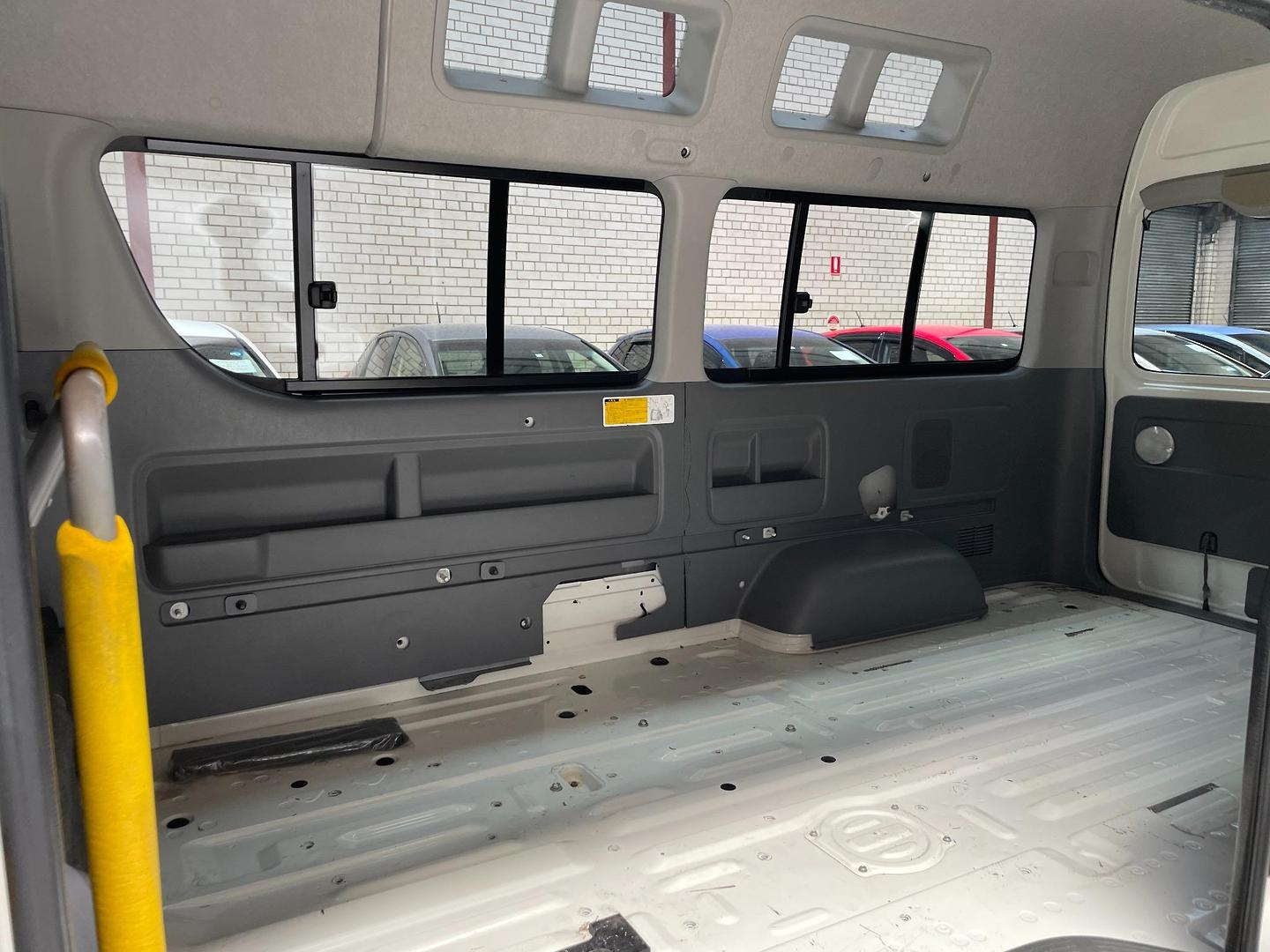 2009 TOYOTA HIACE DX LWB HIGH ROOF AUTO 4WD VAN