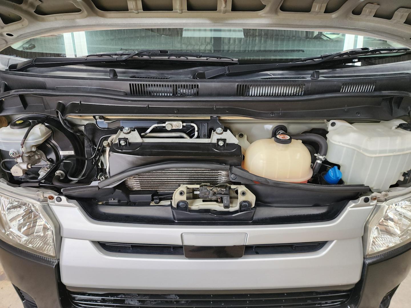 2018 TOYOTA HIACE DX LWB AUTO VAN
