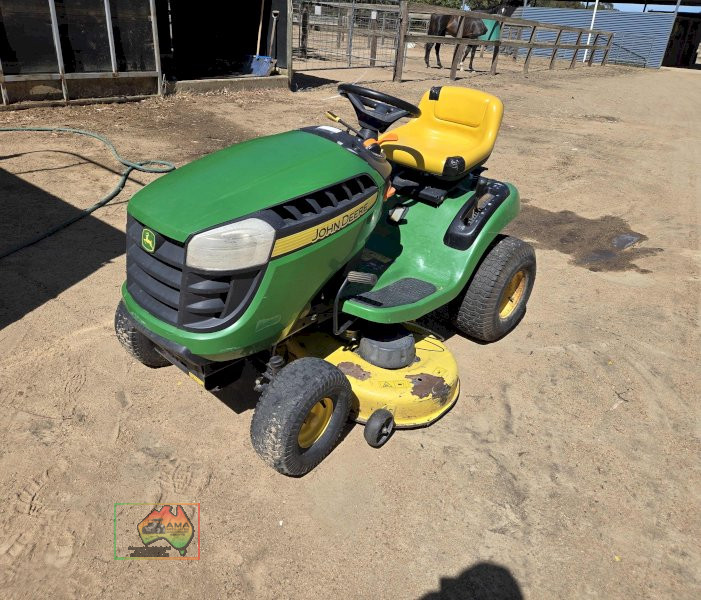 JOHN DEERE S100 RIDE ON MOWER
