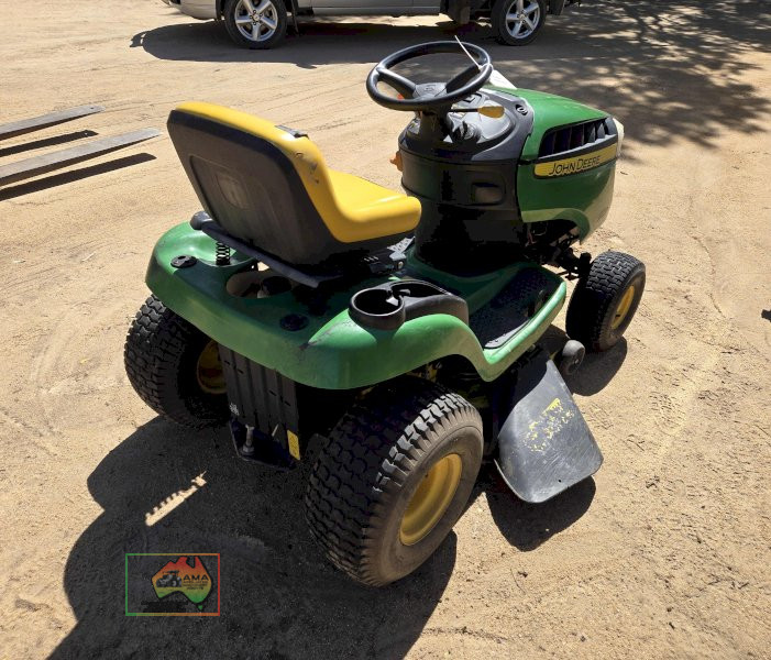JOHN DEERE S100 RIDE ON MOWER