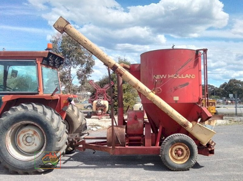 NEW HOLLAND TRACTOR