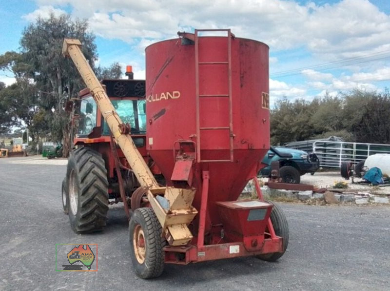 NEW HOLLAND TRACTOR