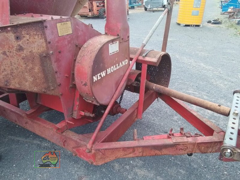 NEW HOLLAND TRACTOR