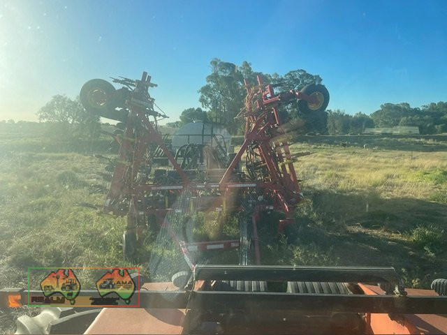 BOURGAULT SEEDER