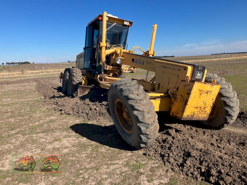 JOHN DEERE GRADER
