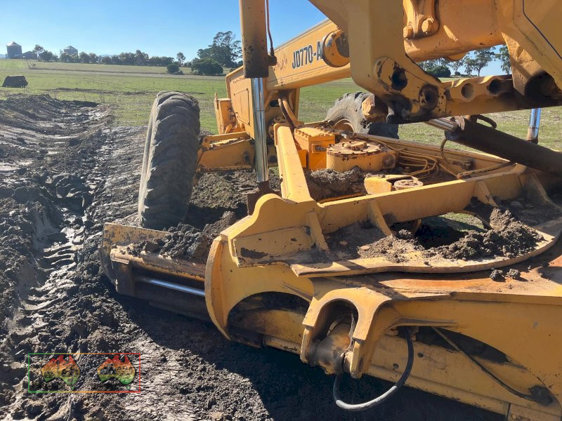 JOHN DEERE GRADER