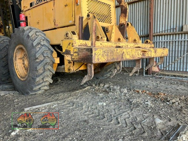 JOHN DEERE GRADER