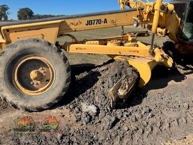 JOHN DEERE GRADER