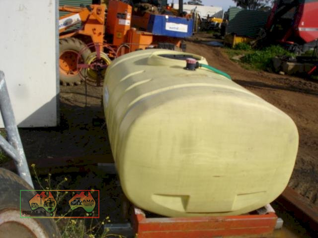 HARDI 2000 BOOM SPRAY