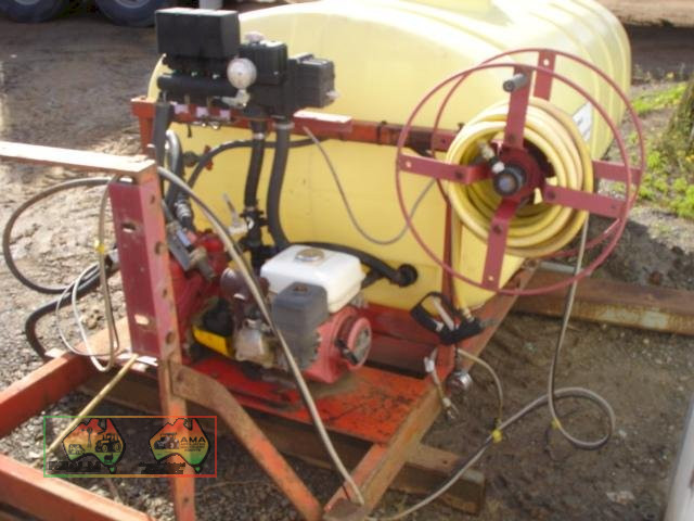 HARDI 2000 BOOM SPRAY
