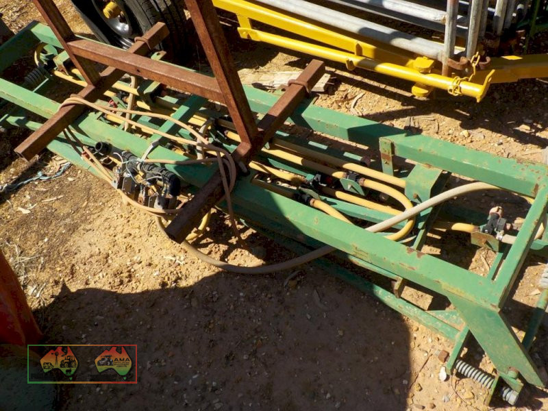 HARDI 2000 BOOM SPRAY