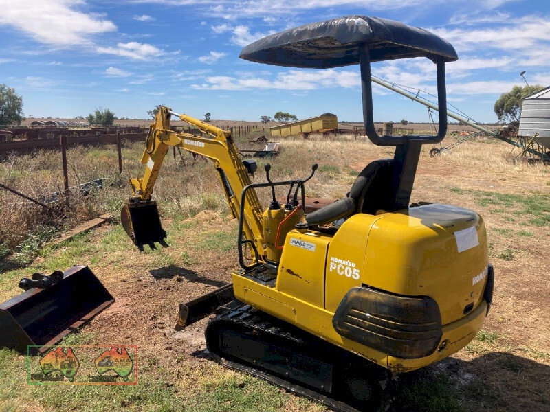 KOMATSU EXCAVATOR